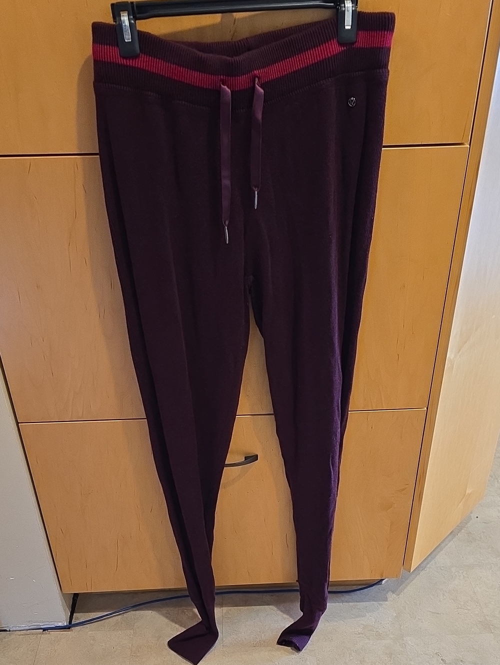 lululemon athletica Women's Plum Knit Leggings with heel holes sz 10